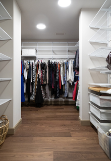 Акция на гардеробные системы в честь Международного женского дня!